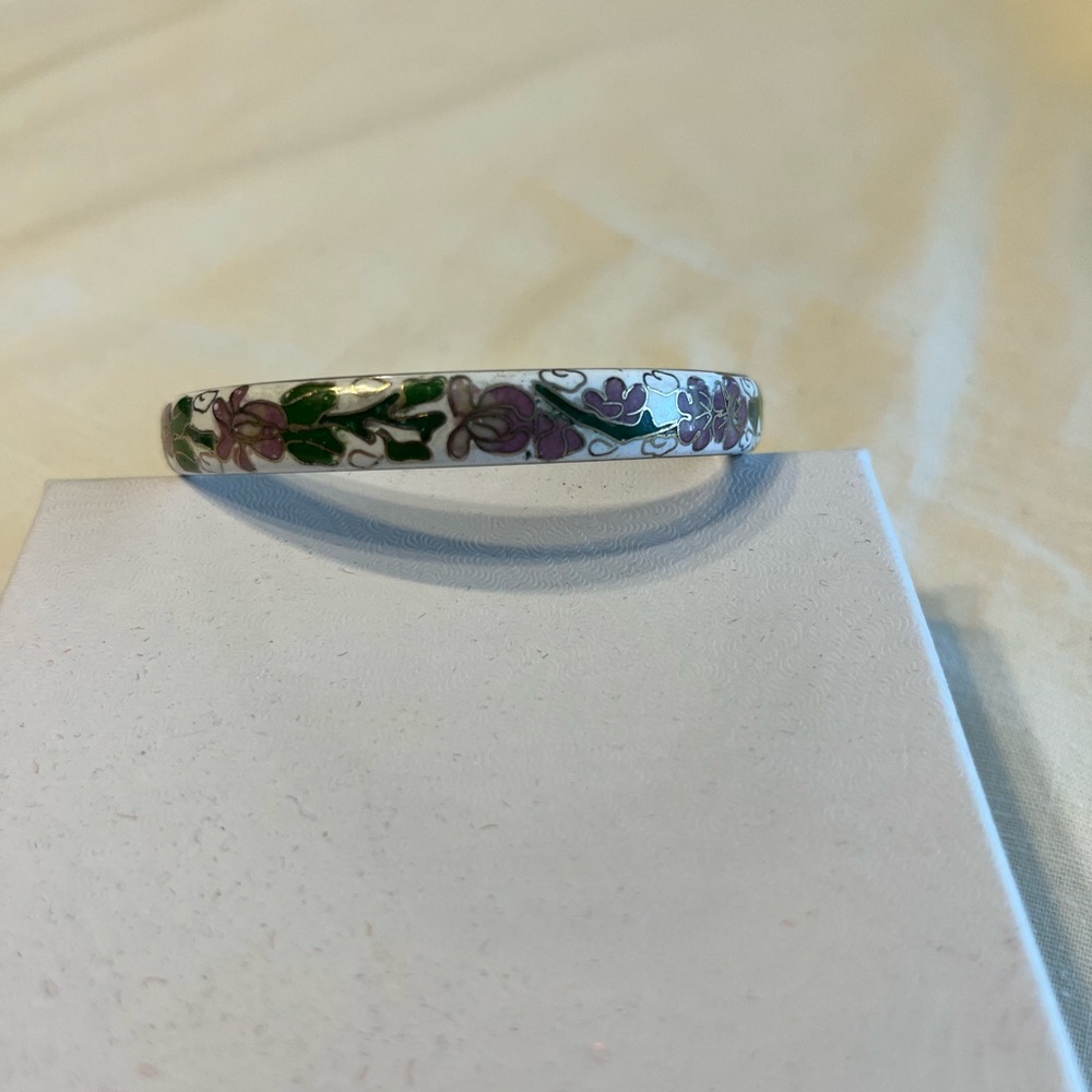 Chinese White Cloisonne’ floral bangle-vintage